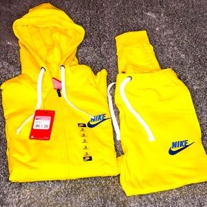 Nike sweatsuit sets new with tags